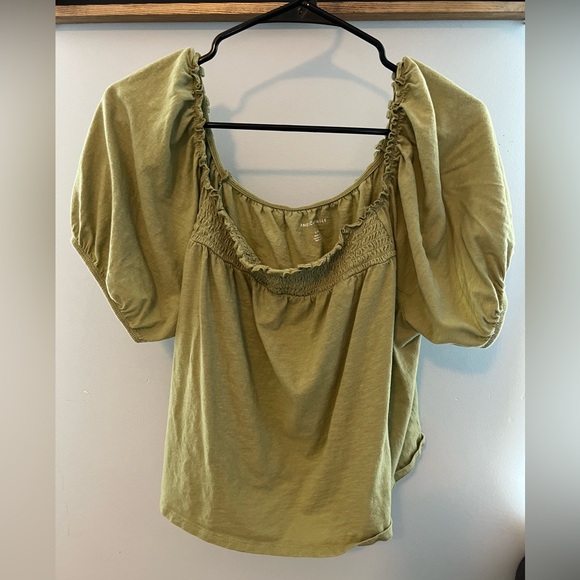 American Eagle Green Puff Sleeve Top - Picture 1 of 3